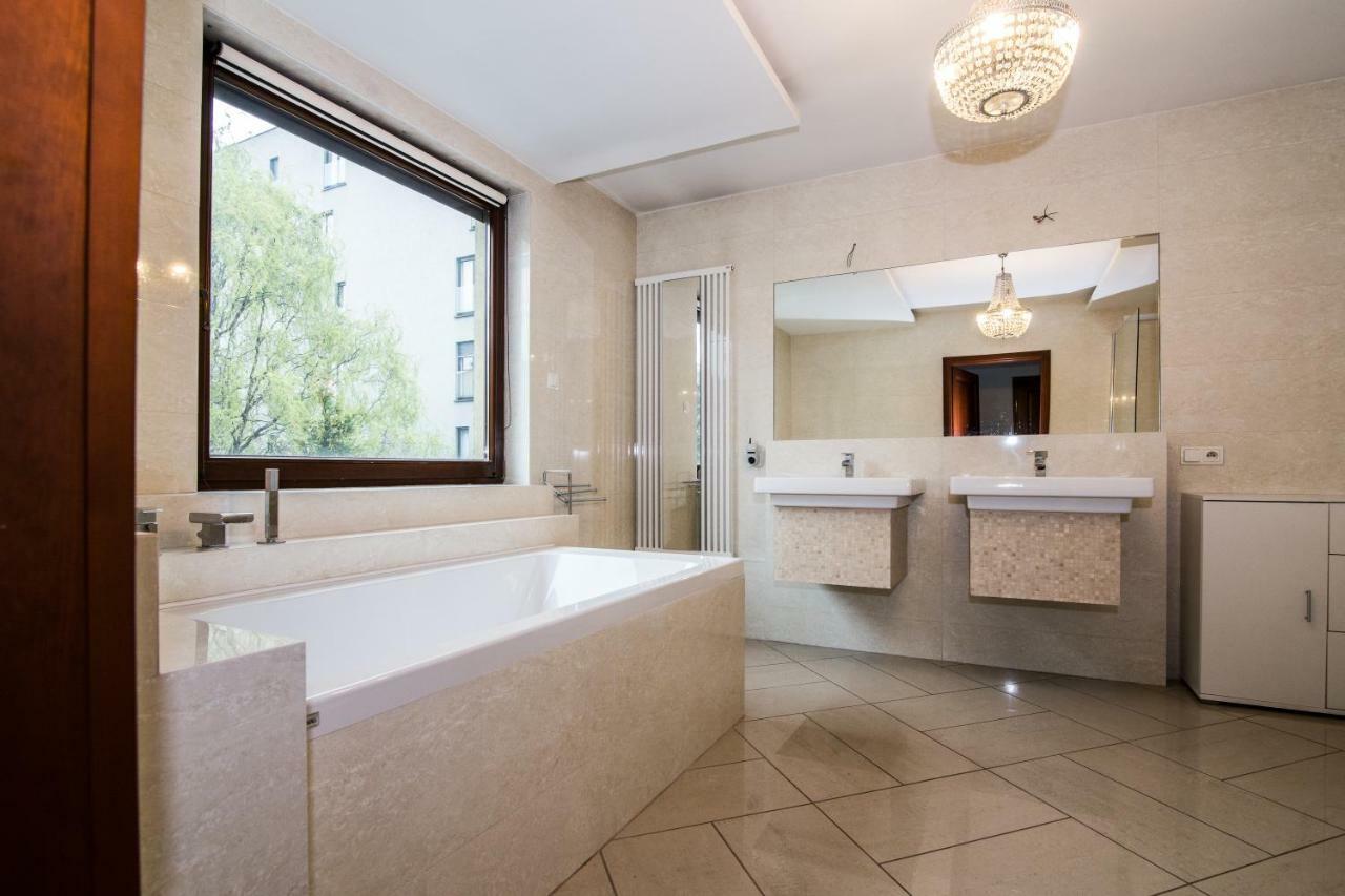 Apartamenty Hierowskiego 60G كاتوفيتسه المظهر الخارجي الصورة